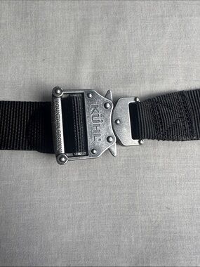 KUHL brand men’s belt. Size medium.